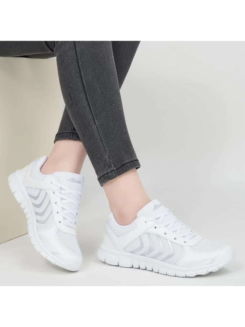 Women's White Lightweight Non Slip Mesh Breathable Casual Walking Sneakers